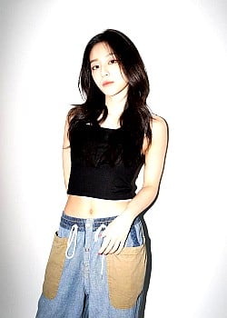 Kang Min-ah image 2 of 3