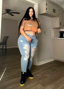 Kari Ferrer image 2 of 3