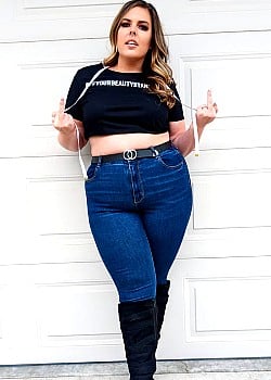 Kari Kemp image 2 of 2