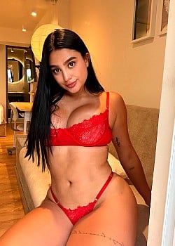 Karina Fernandez image 2 of 4