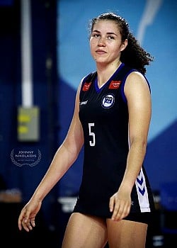 Karina Souza image 2 of 3