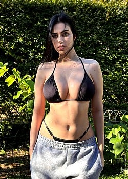 Karina Veiga image 4 of 4