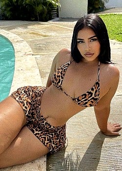 Karla Un Diamante image 4 of 4