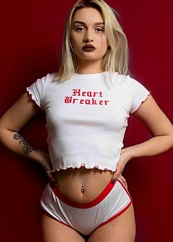 Karlee Rose image 2 of 4