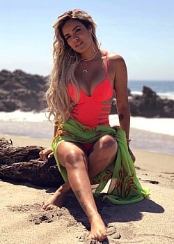 Karol G image 1 of 4