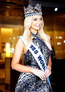 Karolina Bielawska image 3 of 4