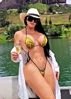 Karolina Brenes image 3 of 3