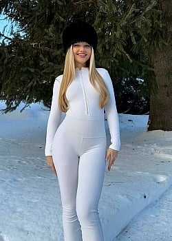Karolina Groszewska image 3 of 4