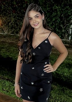 Karyne Oliveira image 1 of 4