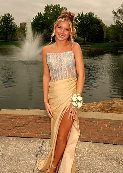 Kasey Perry image 2 of 4