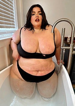 Kat Kummings image 3 of 3