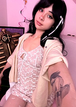 Katie Marie (Twitch) image 4 of 4