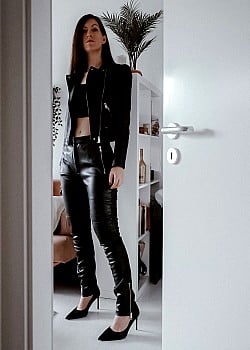 Katie Pain image 2 of 3