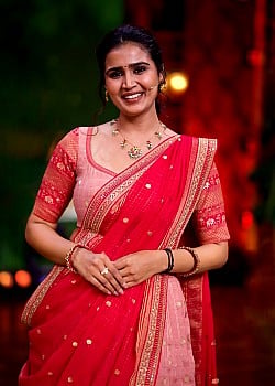 Kavya Shree image 3 of 4