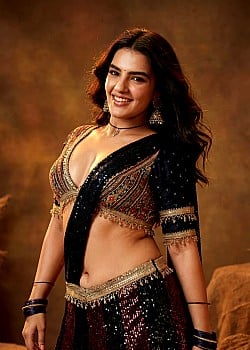 Kavya Thapar image 4 of 4