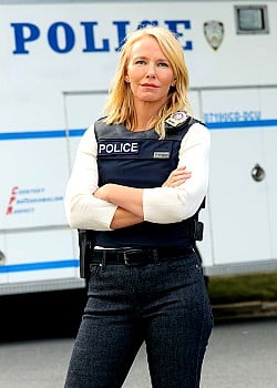 Kelli Giddish image 4 of 4