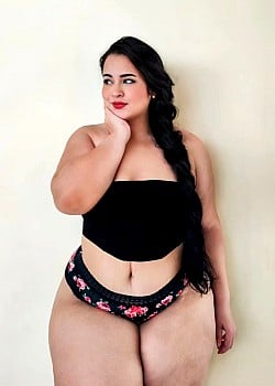 Kelly Johana image 3 of 4