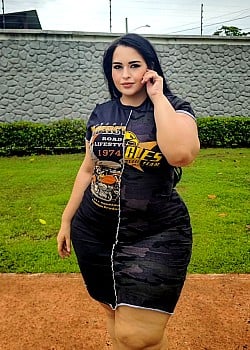 Kelly Johana image 1 of 4