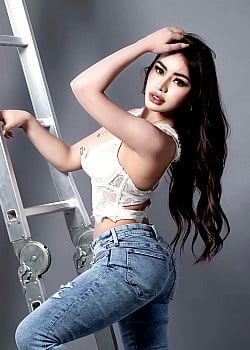 Kelly Mercedes image 3 of 4