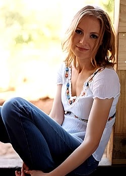 Kelly Willis image 1 of 3
