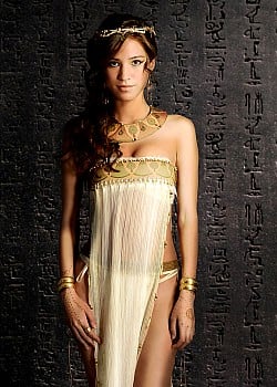 Kelsey Asbille image 1 of 5