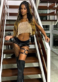 Kesia Lins image 2 of 2