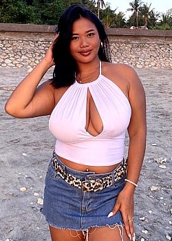 Kezzia Kasandra image 3 of 3