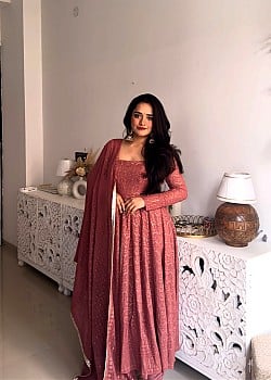 Khushi Malhotra image 3 of 4