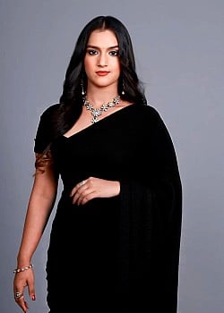 Khushi Yadav image 3 of 3