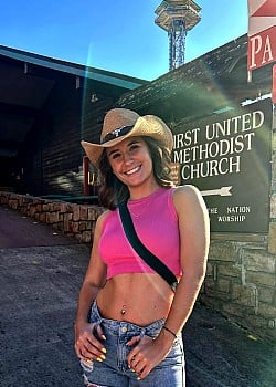 Kiana Dauwe image 2 of 3