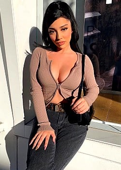 Kiara Marie image 2 of 4