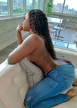 Kiara Nichole image 2 of 4