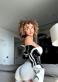 Kiara Peach image 4 of 4