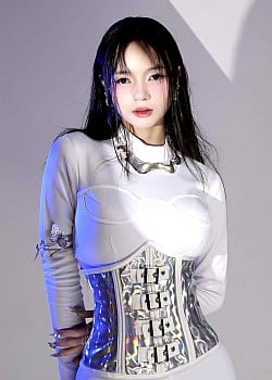 Kienzy Mylien image 3 of 3