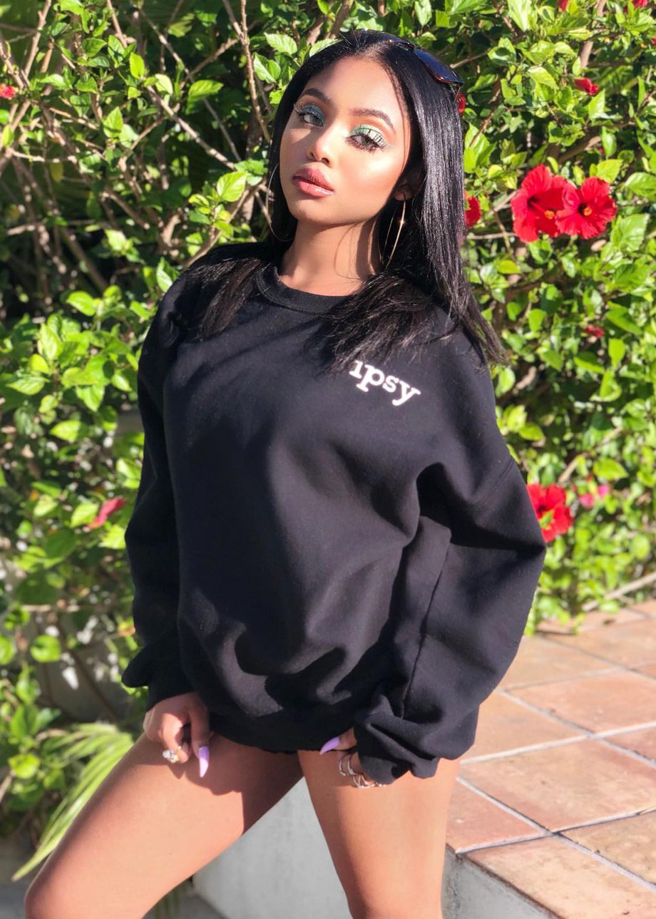 Kiera Vanias - Free pics, galleries & more at Babepedia