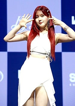 Kim Chaehyun image 3 of 4