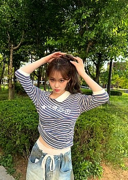 Kim Chaehyun image 4 of 4