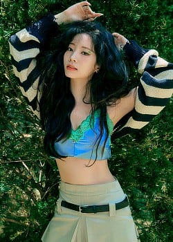 Kim Da-hyun image 1 of 4
