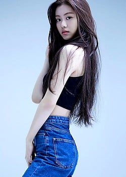 Kim Garam image 1 of 2