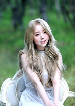 Kim Ji-Yeon image 2 of 4