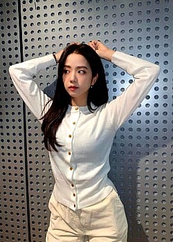 Kim Ji-soo image 3 of 4