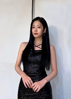 Kim Min-ju image 3 of 4