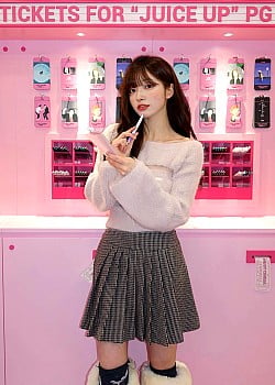 Kim Nahee image 1 of 2