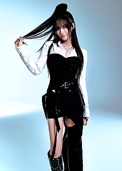 Kim Seonyou image 1 of 2