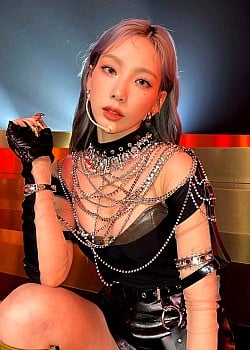 Kim Taeyeon image 4 of 4