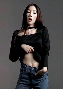 Kim Taeyeon image 1 of 4