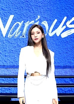Kim Ye-won image 1 of 2
