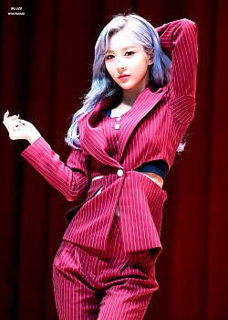 Kim Yoohyeon image 3 of 4