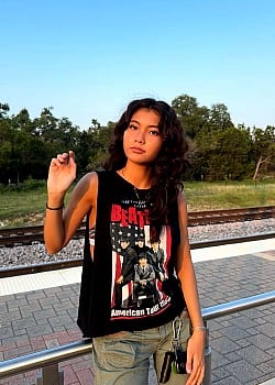 Kimberly Kim image 1 of 3