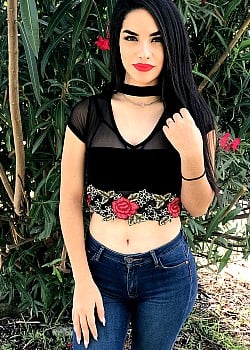 Kimberly Loaiza image 3 of 4